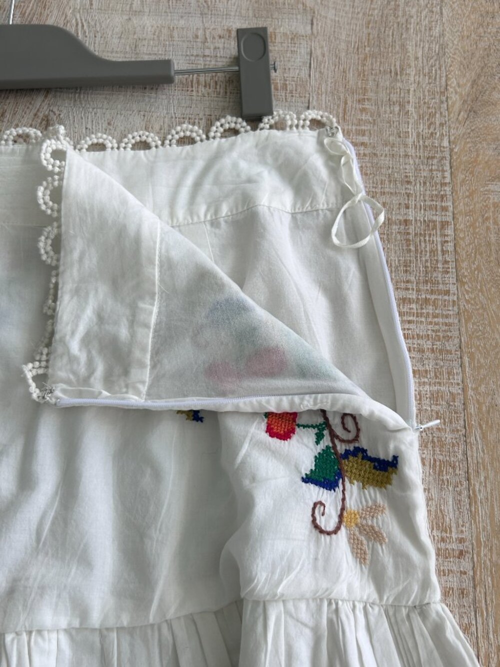 Farm Rio White w/Multicolor Embroidery Pitanga Mini Skirt Size Large - Picture 10 of 10